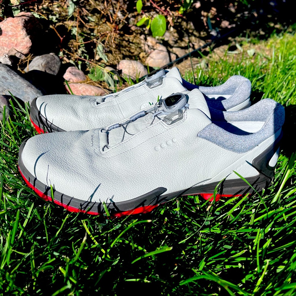 Golf shoes